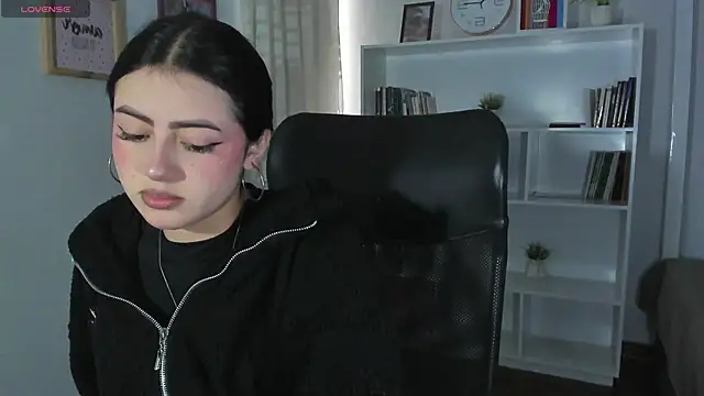 Snapshot of myeimmy_33 chatting on February 10, 2025, 5:41 pm myeimmy 33 online show from February 10, 2025, 5:41 pm