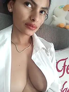 vanyacam  online show from December 14, 2025, 8:36 pm