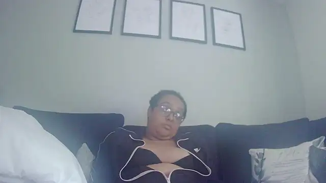 vanilla chocolate23 online show from June 3, 2026, 2:44 pm
