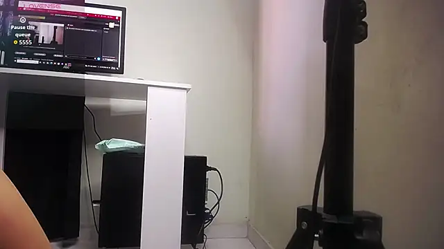 marilynetthan online show from October 23, 2025, 1:54 pm