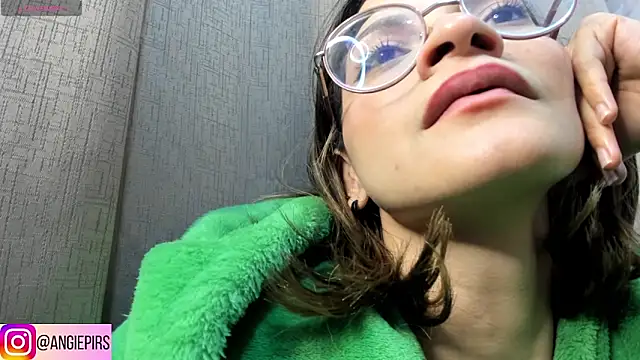 Angie Pirss online show from January 31, 2025, 1:43 am