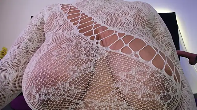 Nicol Love0 online show from April 30, 2026, 12:01 pm