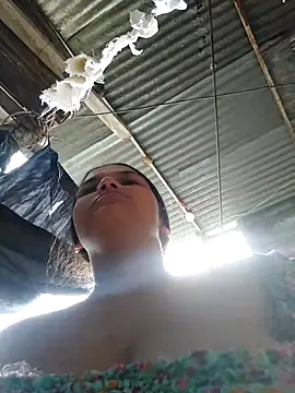 girl milk1 online show from March 6, 2025, 4:07 pm