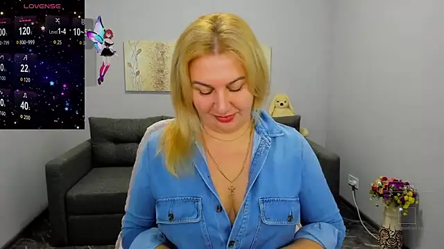 Lili Crossi online show from December 2, 2025, 6:37 am