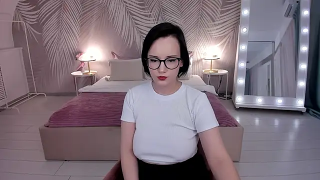 StellaGloww online show from March 7, 2025, 11:29 am