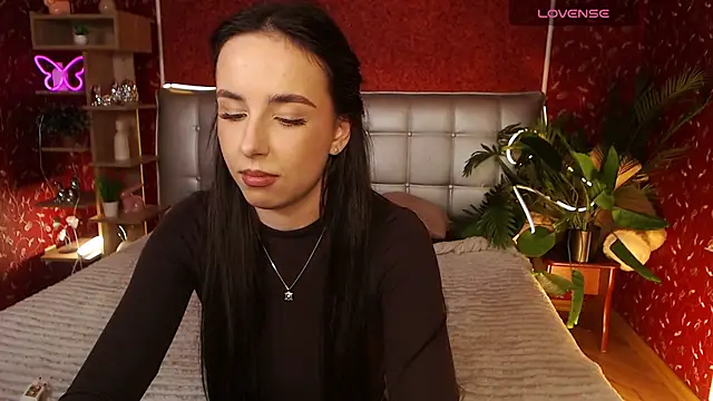 AuroraAksnesss online show from February 25, 2025, 4:25 pm