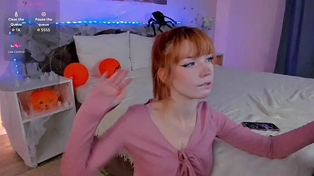 Linablueeyed online show from November 3, 2025, 9:13 am