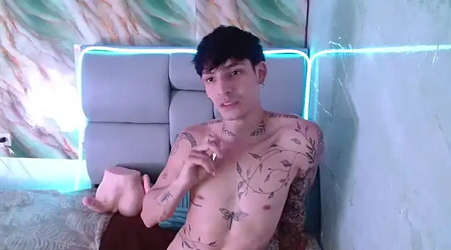 Apolo Hidalgo01 online show from March 21, 2025, 4:40 pm