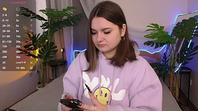 Alice Walters online show from September 29, 2025, 2:44 pm