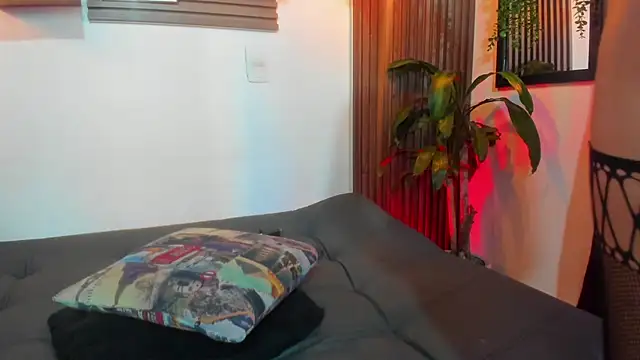 rihannagil online show from September 9, 2025, 2:37 pm