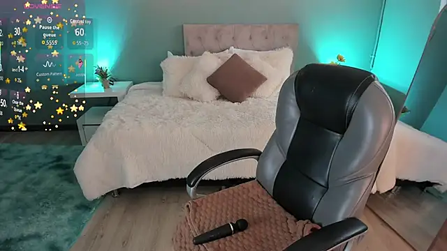 Nora Vennucci online show from October 15, 2025, 6:38 pm