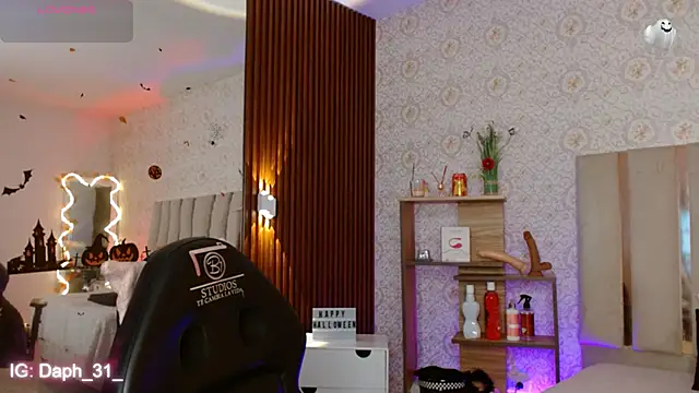 Daphnne tay online show from November 6, 2025, 3:21 am