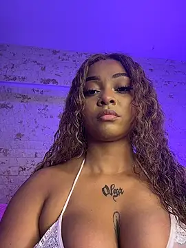 Snapshot of pamela_west chatting on February 18, 2026, 7:43 pm pamela west online show from February 18, 2026, 7:43 pm