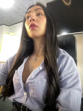 Amy Kiitty  online show from May 6, 2026, 1:37 pm
