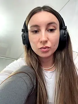 viviandaimond1 online show from November 13, 2025, 10:41 am