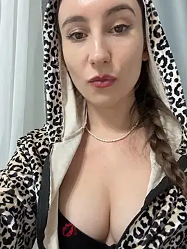 viviandaimond1 online show from October 20, 2025, 3:56 pm