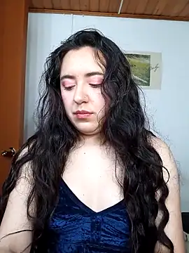 Emi chik online show from December 17, 2025, 9:47 am