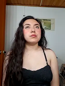 Snapshot of Emi_chik chatting on June 5, 2026, 5:01 am Emi chik online show from June 5, 2026, 5:01 am