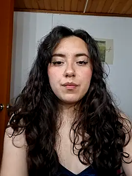 Emi chik online show from July 15, 2026, 6:31 am