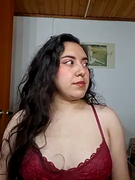 Snapshot of Emi_chik chatting on May 17, 2026, 3:39 am Emi chik online show from May 17, 2026, 3:39 am