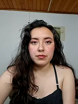 Emi chik online show from August 6, 2026, 4:18 am