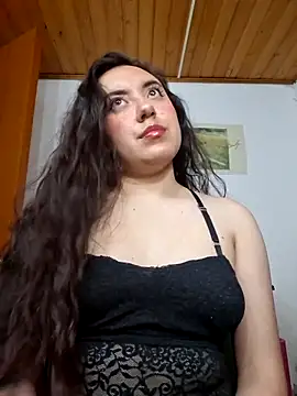 Snapshot of Emi_chik chatting on June 5, 2026, 6:52 am Emi chik online show from June 5, 2026, 6:52 am