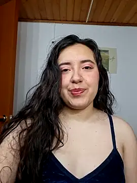 Emi chik online show from March 11, 2026, 11:37 am