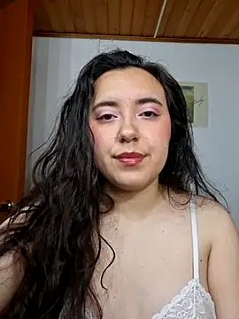 Snapshot of Emi_chik chatting on May 31, 2026, 5:35 am Emi chik online show from May 31, 2026, 5:35 am