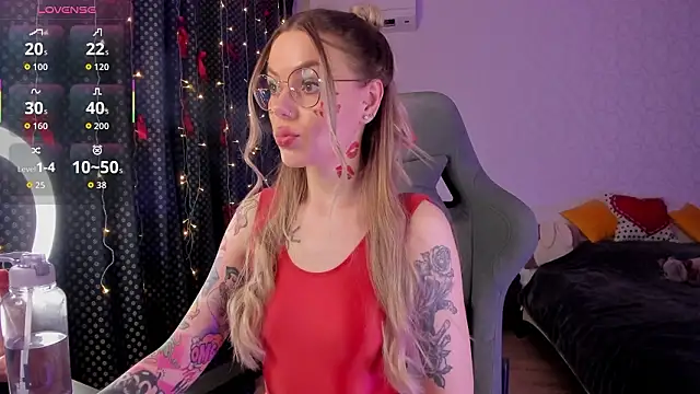 Snapshot of Marta_May_ chatting on February 14, 2026, 10:04 am Marta May online show from February 14, 2026, 10:04 am