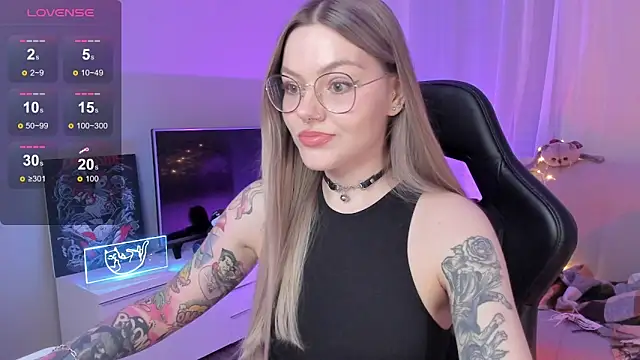 Snapshot of Marta_May_ chatting on September 26, 2025, 4:03 pm Marta May online show from September 26, 2025, 4:03 pm