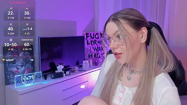 Snapshot of Marta_May_ chatting on October 14, 2025, 5:35 pm Marta May online show from October 14, 2025, 5:35 pm