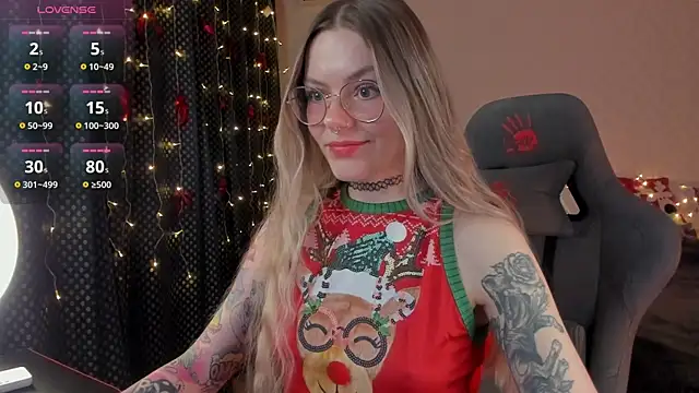 Snapshot of Marta_May_ chatting on December 21, 2025, 11:56 am Marta May online show from December 21, 2025, 11:56 am