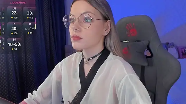 Snapshot of Marta_May_ chatting on November 9, 2025, 9:35 am Marta May online show from November 9, 2025, 9:35 am