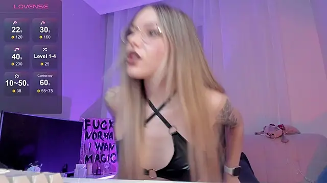 Snapshot of Marta_May_ chatting on October 13, 2025, 3:46 pm Marta May online show from October 13, 2025, 3:46 pm