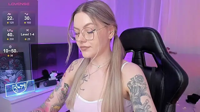 Snapshot of Marta_May_ chatting on September 27, 2025, 3:40 pm Marta May online show from September 27, 2025, 3:40 pm