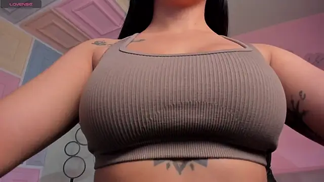 KatieNolan 1 online show from February 4, 2026, 6:47 pm