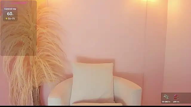 thaliafox  online show from September 23, 2025, 10:17 pm