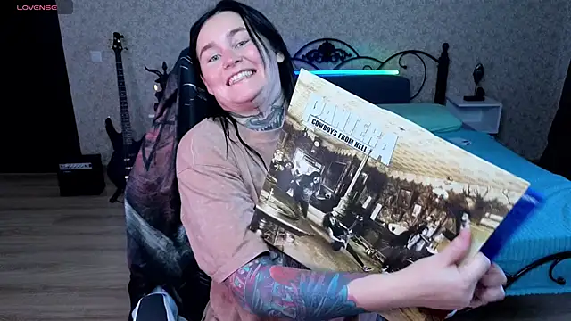 Emmybrightj  online show from June 5, 2026, 5:12 am