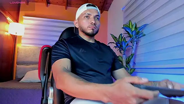 Snapshot of maximusclark1 chatting on March 4, 2026, 12:07 am maximusclark1 online show from March 4, 2026, 12:07 am