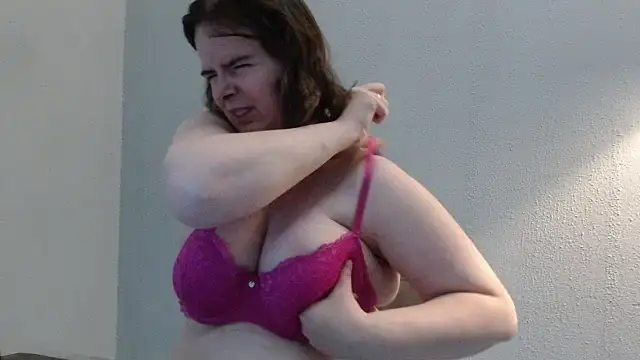 Snapshot of desiree1981 chatting on June 23, 2026, 9:07 am desiree1981 online show from June 23, 2026, 9:07 am