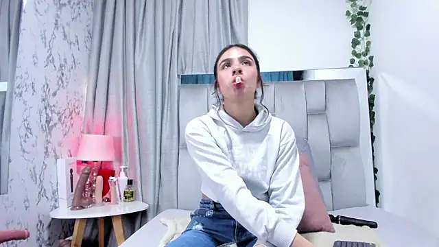 dafne queenn online show from September 30, 2025, 12:55 pm