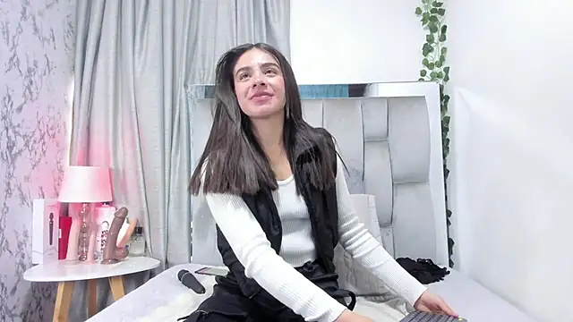 dafne queenn online show from September 22, 2025, 12:33 pm