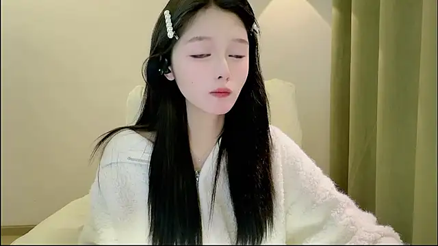 xiaodaibabyy online show from November 24, 2025, 1:55 pm