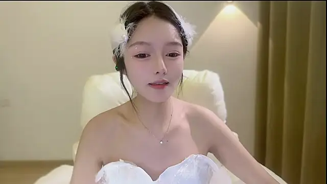 xiaodaibabyy online show from October 28, 2025, 1:21 pm