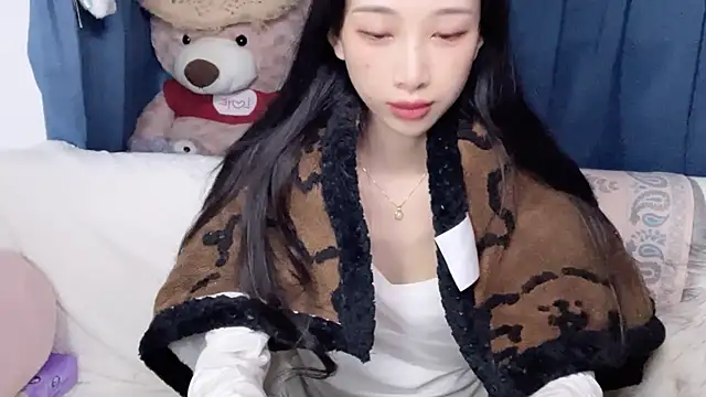 Lili-2 online show from February 5, 2026, 12:56 pm