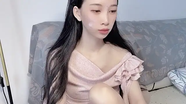 Lili-2 online show from May 3, 2026, 5:23 am