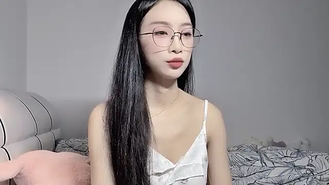 Snapshot of Lili-2 chatting on June 6, 2026, 5:07 pm Lili-2 online show from June 6, 2026, 5:07 pm