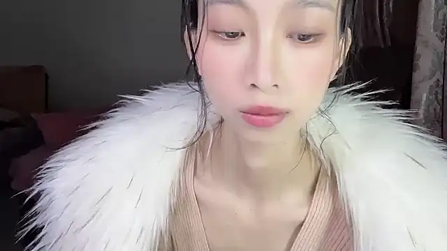 Lili-2 online show from February 18, 2025, 3:52 pm