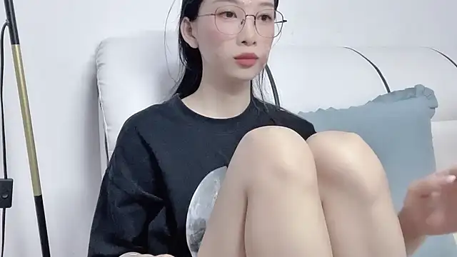 Lili-2 online show from April 22, 2026, 12:45 pm