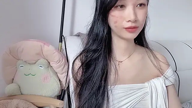 Snapshot of Lili-2 chatting on May 22, 2026, 4:21 am Lili-2 online show from May 22, 2026, 4:21 am